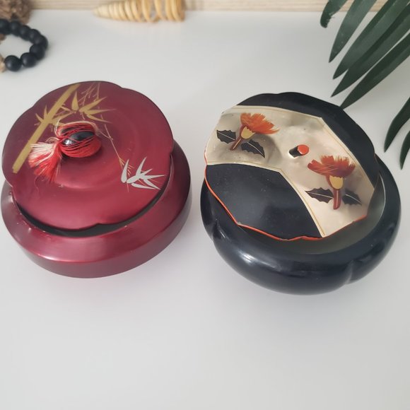 Vintage Japanese Lacquerware Bonbonniere Bowl(s) w/ lids 1 Red, 1 Black… - Picture 3 of 16